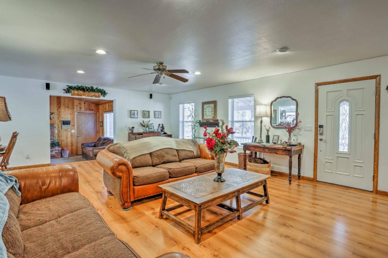 Lakeside Home With Game Room, Yard, Deck And Fireplace Pinetop-Lakeside Luaran gambar