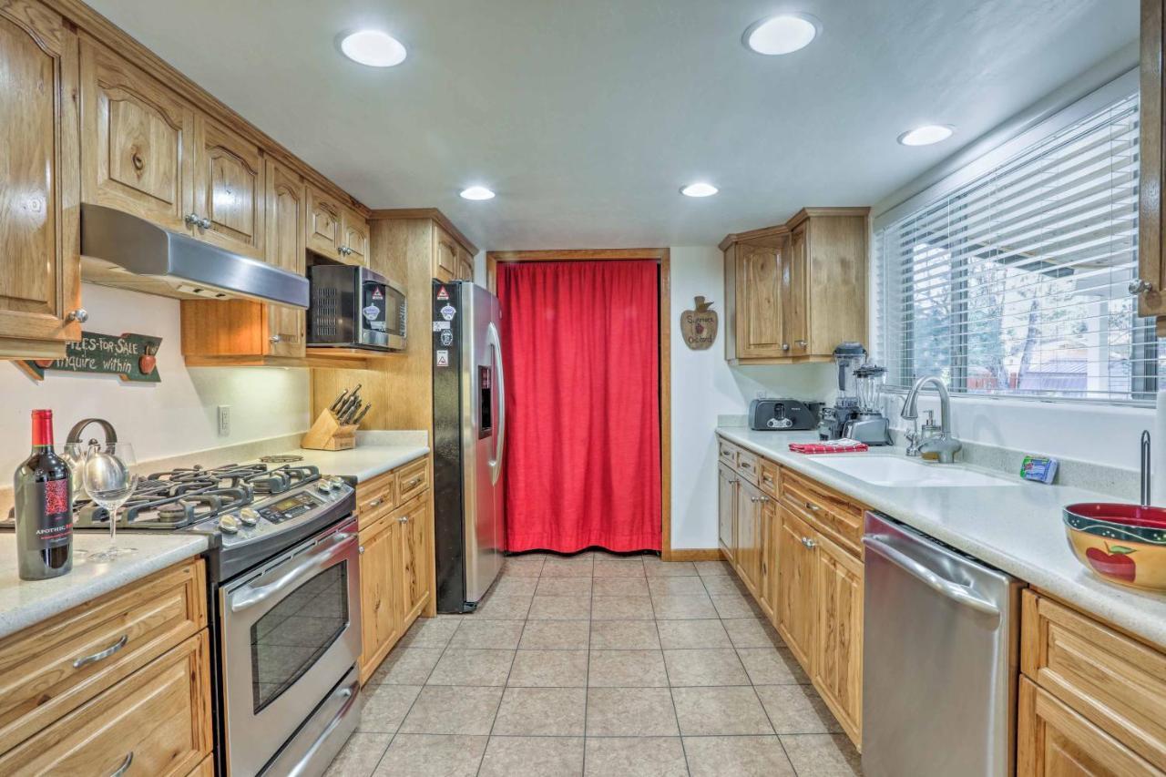 Lakeside Home With Game Room, Yard, Deck And Fireplace Pinetop-Lakeside Luaran gambar